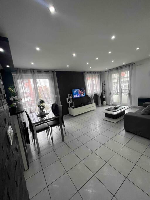 Tres Bel Appartement Entre Paris Et Disneyland Lognes Exteriér fotografie